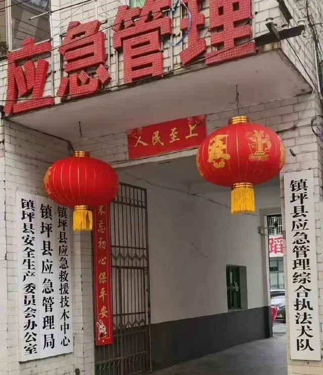 当地回应执法大队变“执法犬队”_强者之路赤犬6人赤犬队_重庆高速执法第四大队