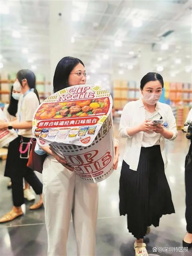 山姆泡面桶炒至500元仍遭疯抢_体现抢疯了的句子_炒泡面深夜食堂