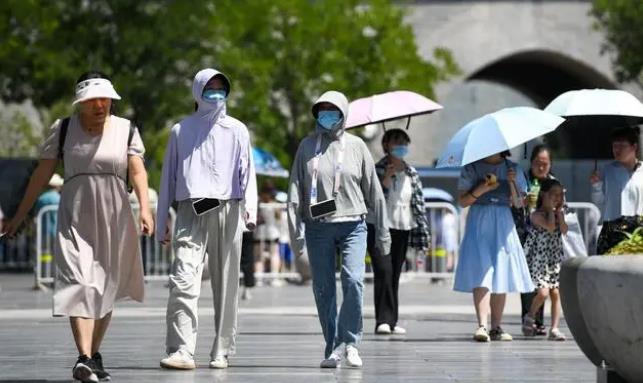 今日，郑州最高气温达到38℃！
