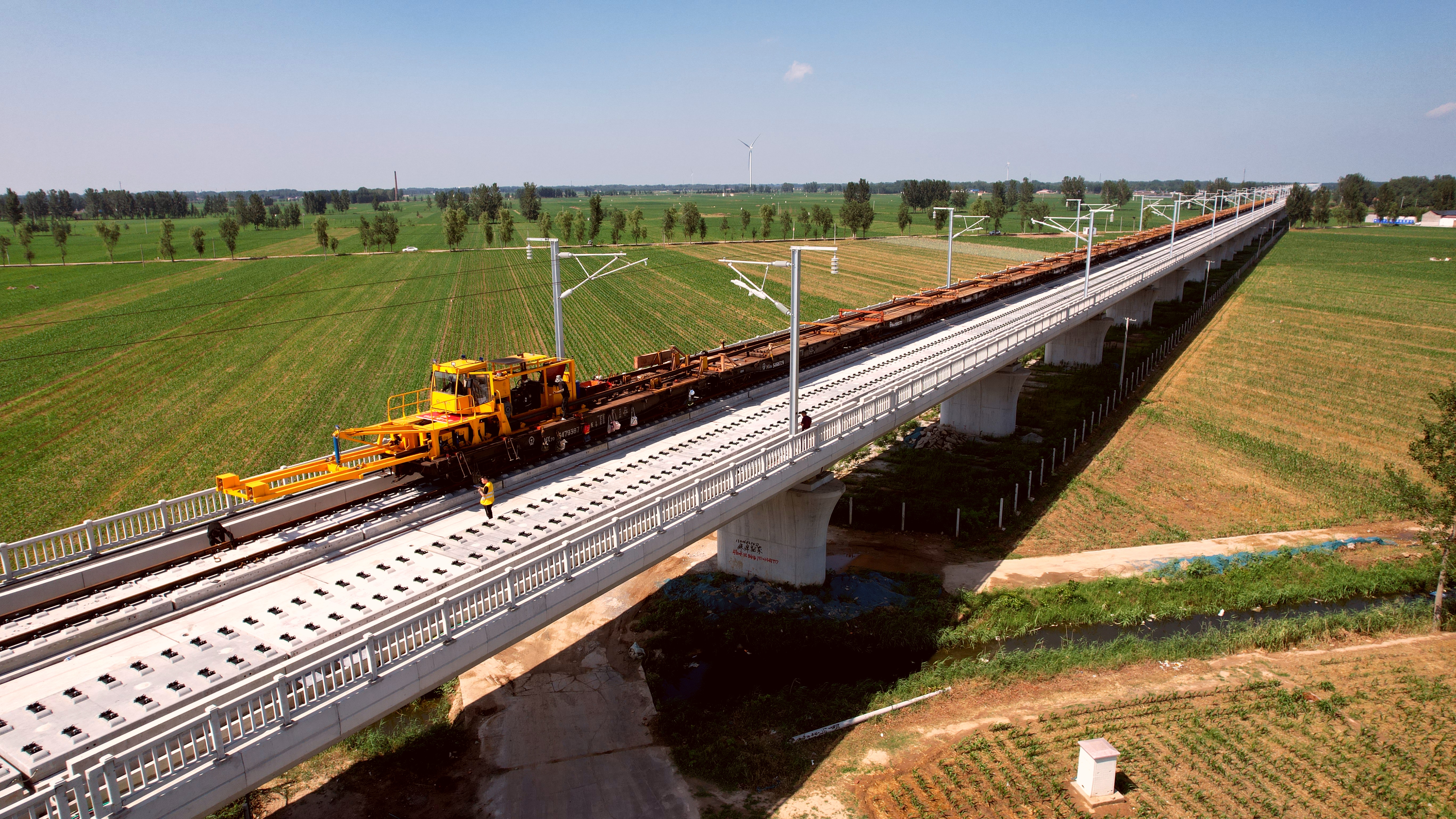 全线贯通更近一步济郑高铁濮阳至鲁豫省界段铺轨完成