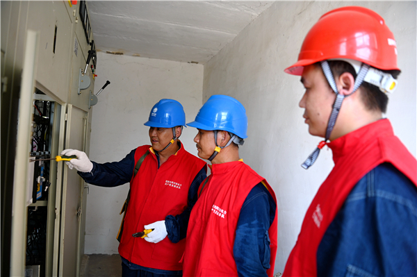 全电烤房美了乡村富了民