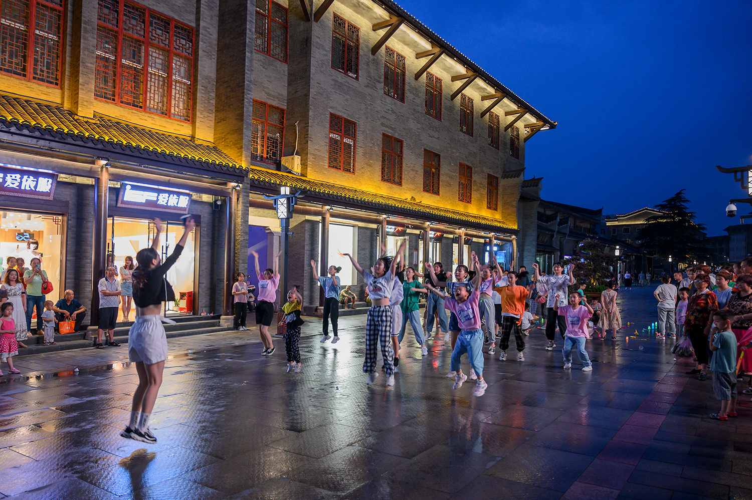 图集新县小城夜生活清凉又美味