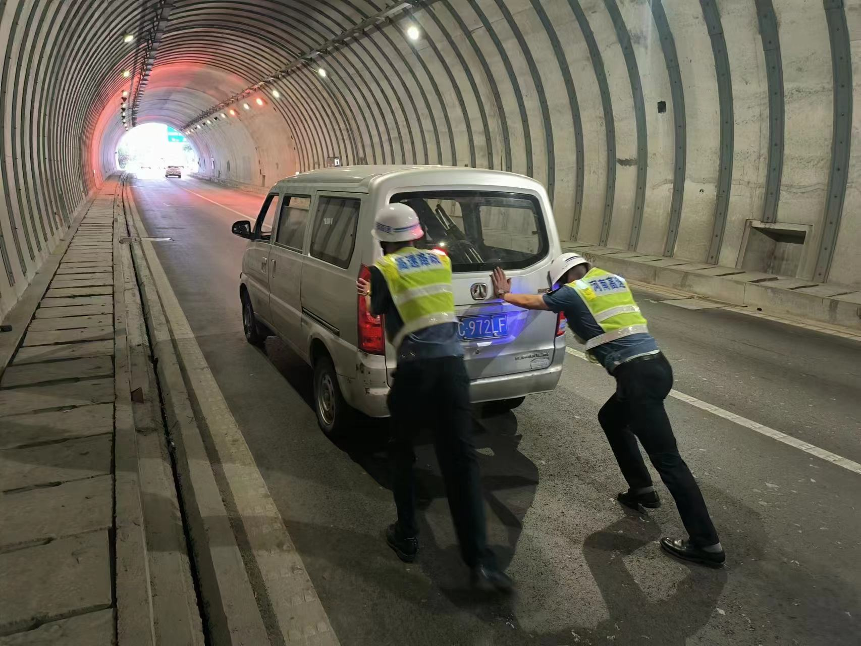 车辆坏隧道洛阳高速路产忙救援