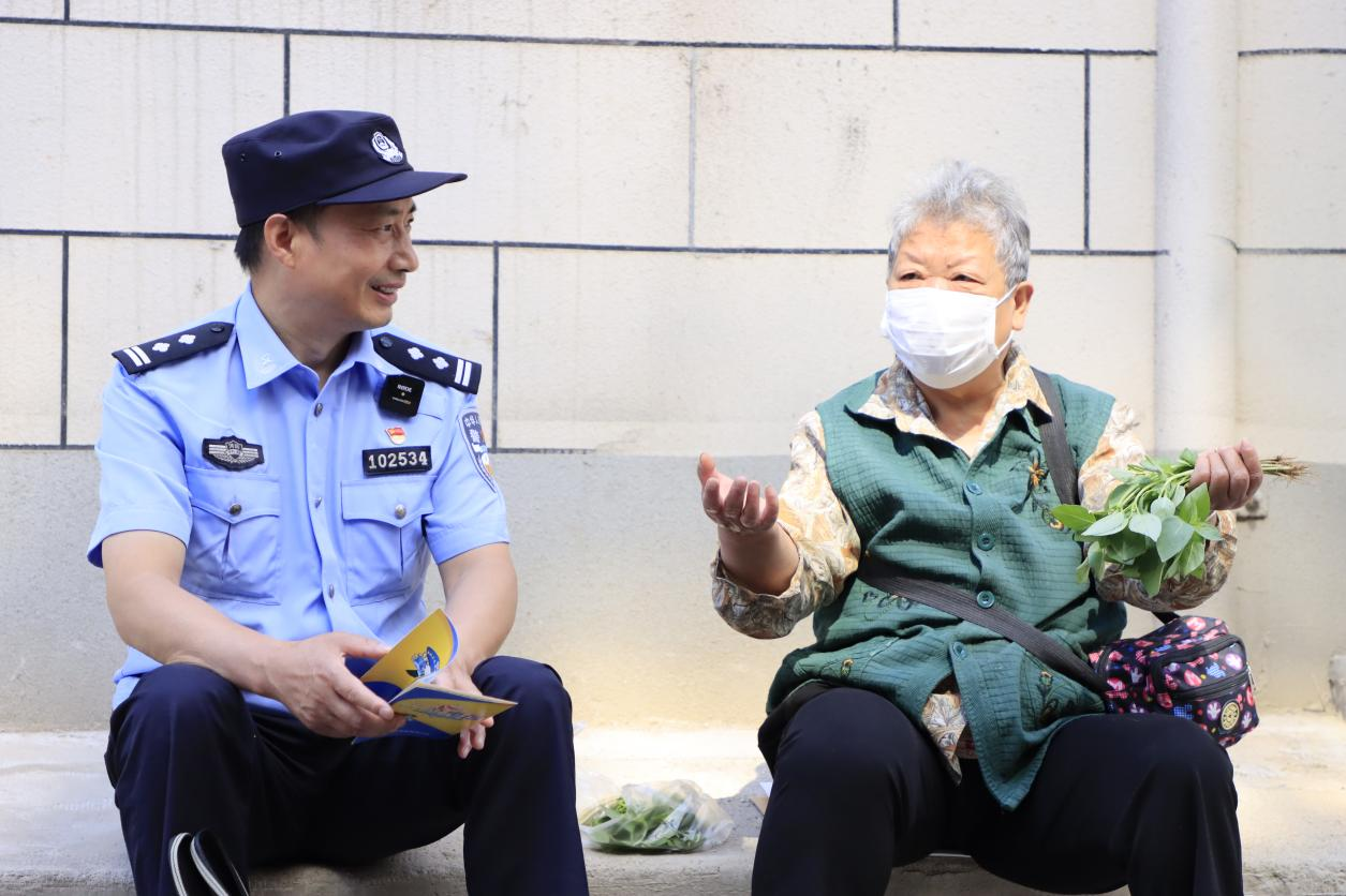 平安河南民警奚修林守初心业精技强立警威