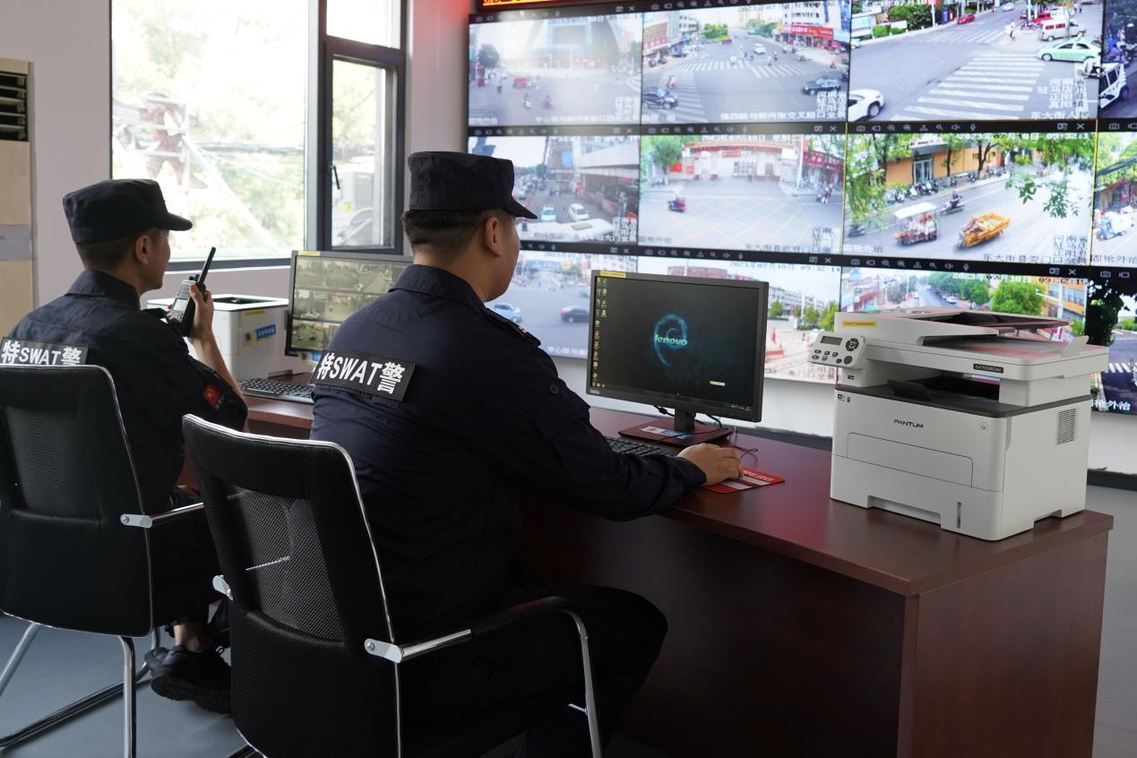 正阳县公安局中心街警务工作站一站多能打造最美风警线