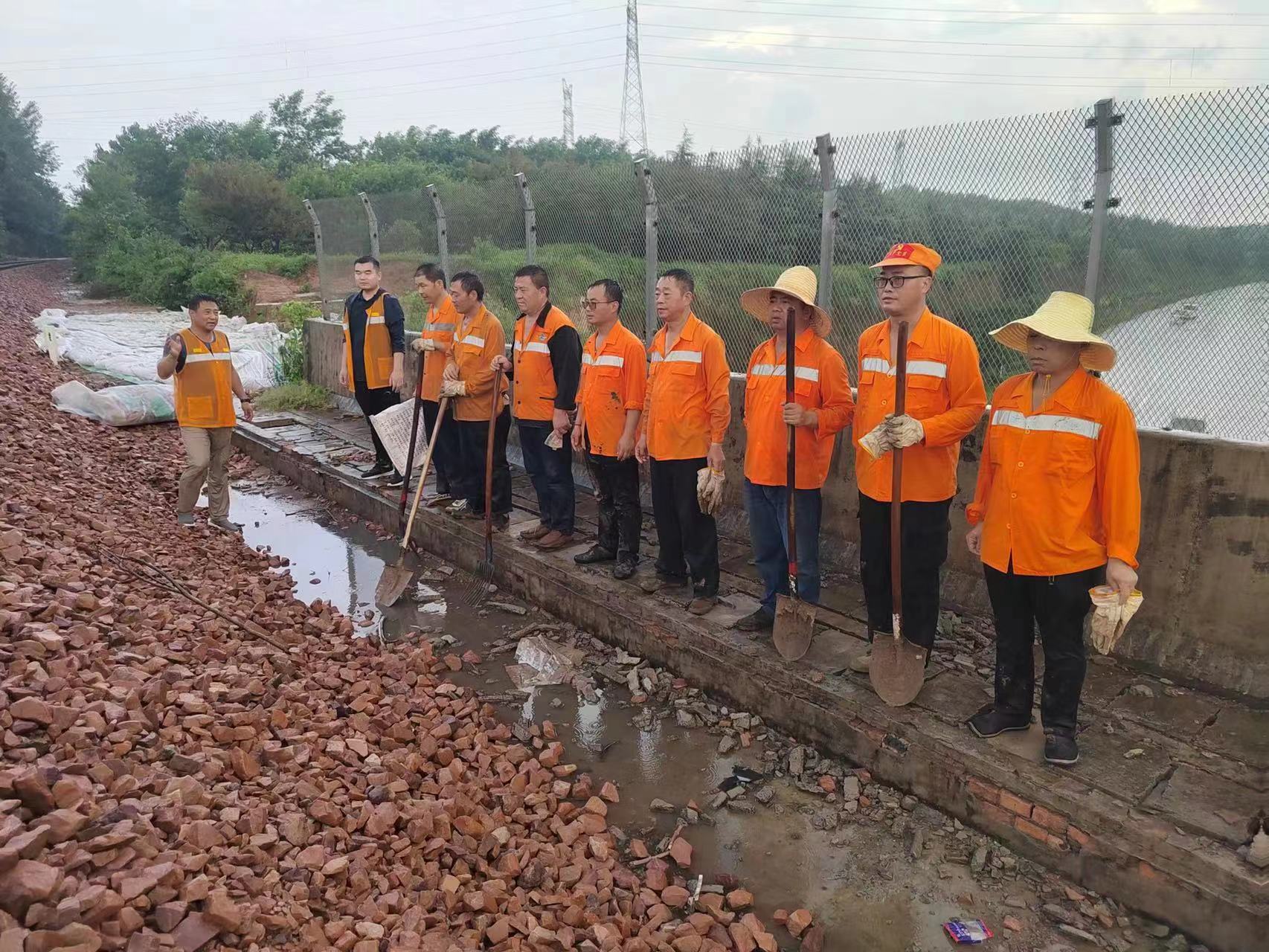 z128,k1064,k239,k83,k520等6趟列车晚点一个小时以上;k474,t10,z130