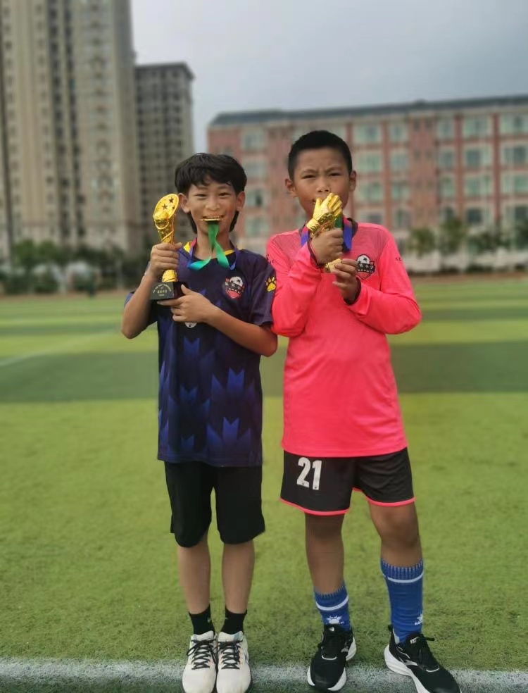 开封市集英小学荣获“好射手杯”全国足球邀请赛U9组冠军
