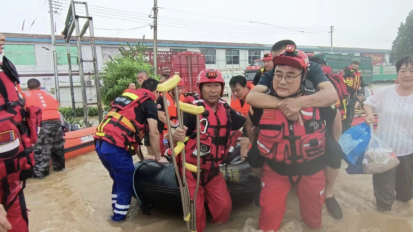 河南救援队驰援北京、河北
