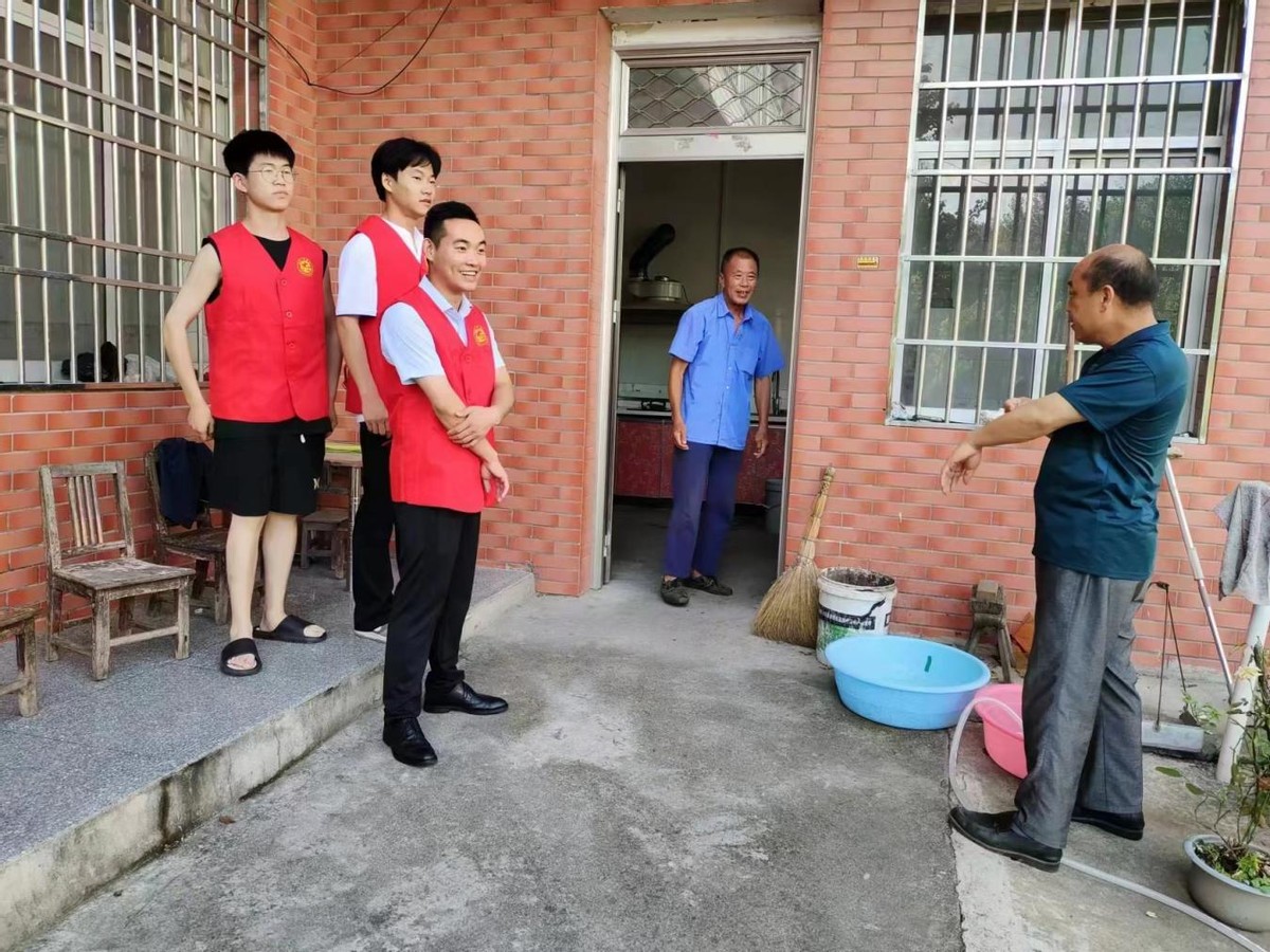 光山县白雀园镇青春有担当志愿正当时