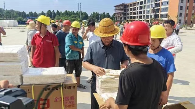 新乡各级工会持续开展“夏送清凉”活动