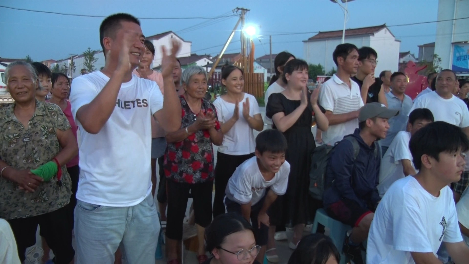 参赛球员   王浩然8月4日晚,2023年周口沈丘县白集镇首届村"ba"火热