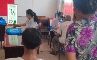 鹤壁经济技术开发区曹庄村开展“白内障公益筛查”活动