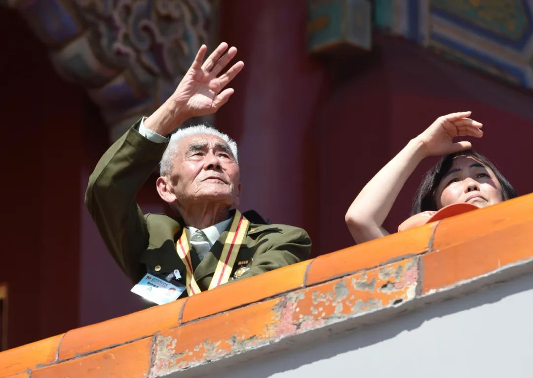 “日本投降了！中国胜利了！好多群众路上喊啊”78年前的今天，日本宣布无条件投降！(图14)