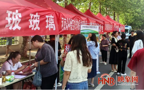 淮阳区人社局举办第二场“2023年高校毕业生等青年就业服务专项行动”现场招聘会
