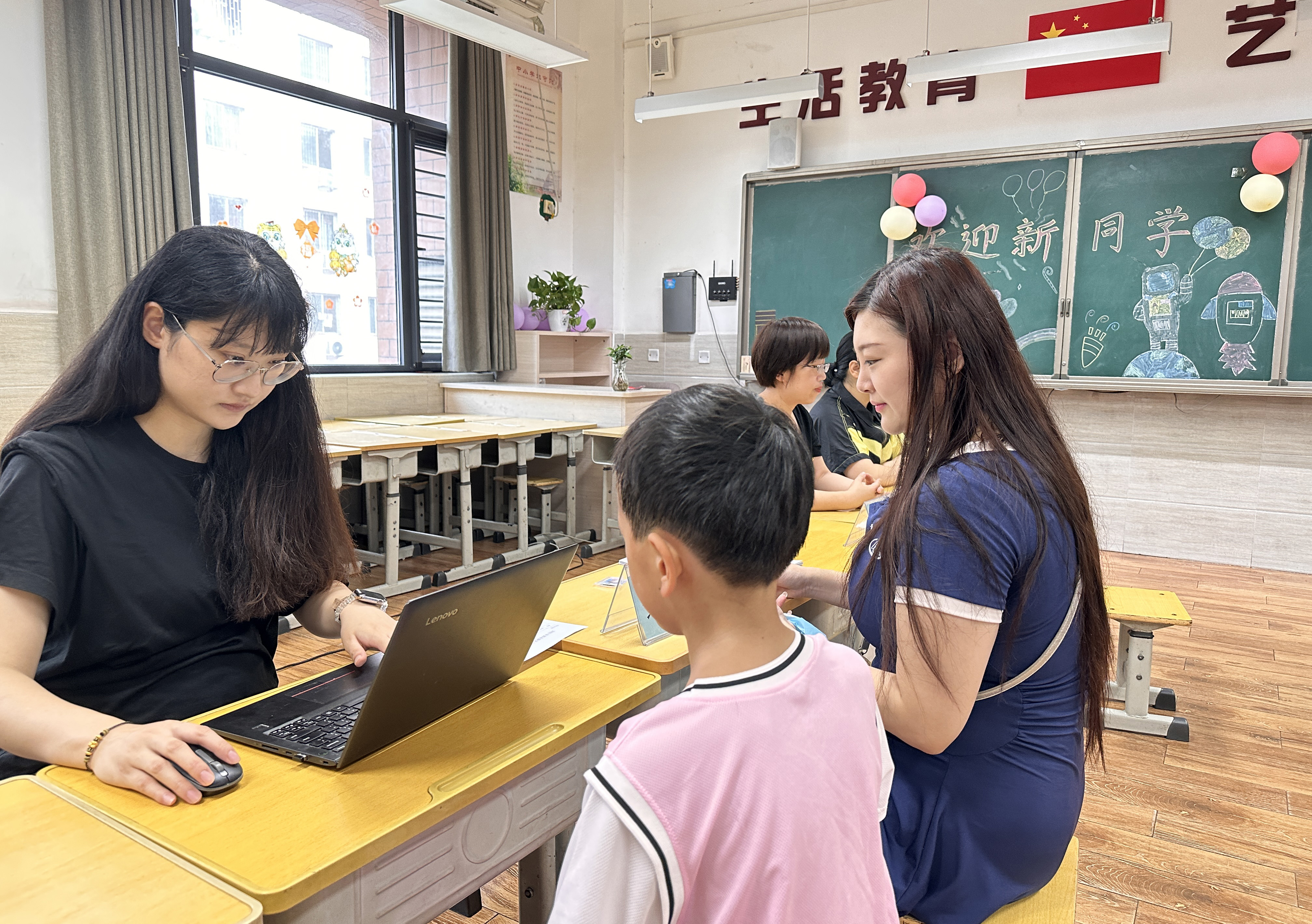 郑州市区小学入学报名第一天总有一些细节温暖着你