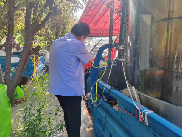 鹤壁经济技术开发区各物业小区开展“文明充电、清洁家园”集中排查整治工作