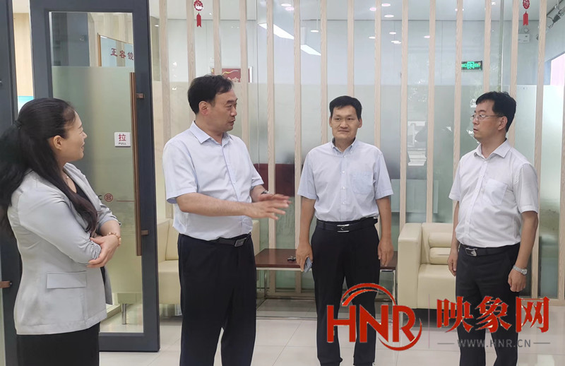 工行河南省分行到焦作分行开展“夏送清凉”慰问活动