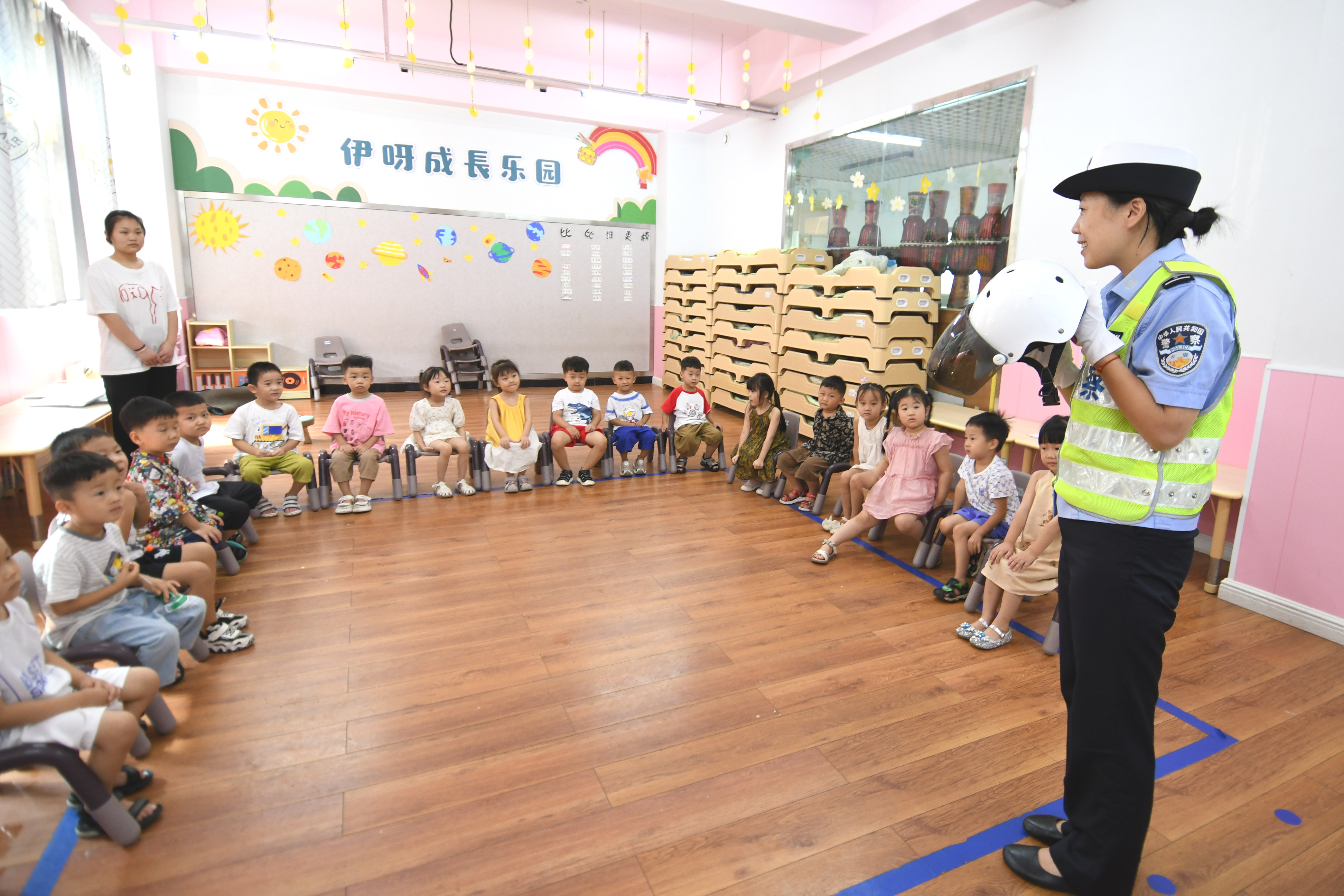 浚县公安局交警大队：交通安全进校园，文明出行伴童行