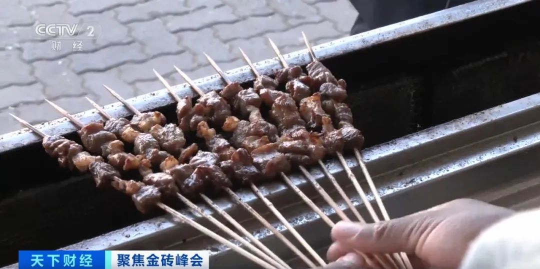 中国烧烤，火到非洲！奶茶也卖爆了！一杯售价→(图2)