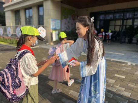 诗词上的郑州市二七区长江东路小学教育集团，开学日古诗大PK