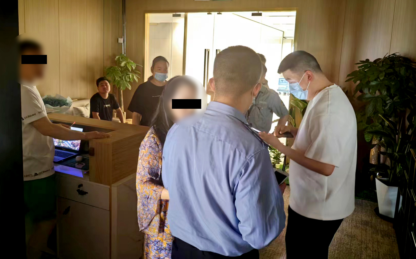 料事如神？上海37家美发店提供客户隐私，串通“调运大师”行骗千万元(图2)