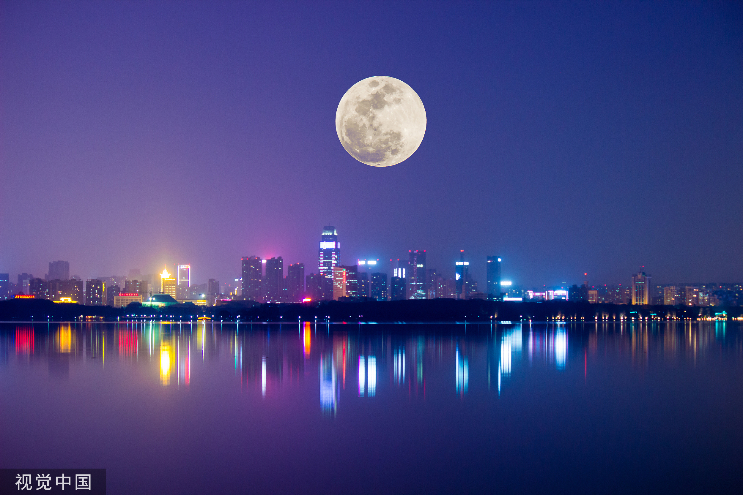 就在今晚超级月亮蓝月亮中元节竟是赏月狂欢的节日