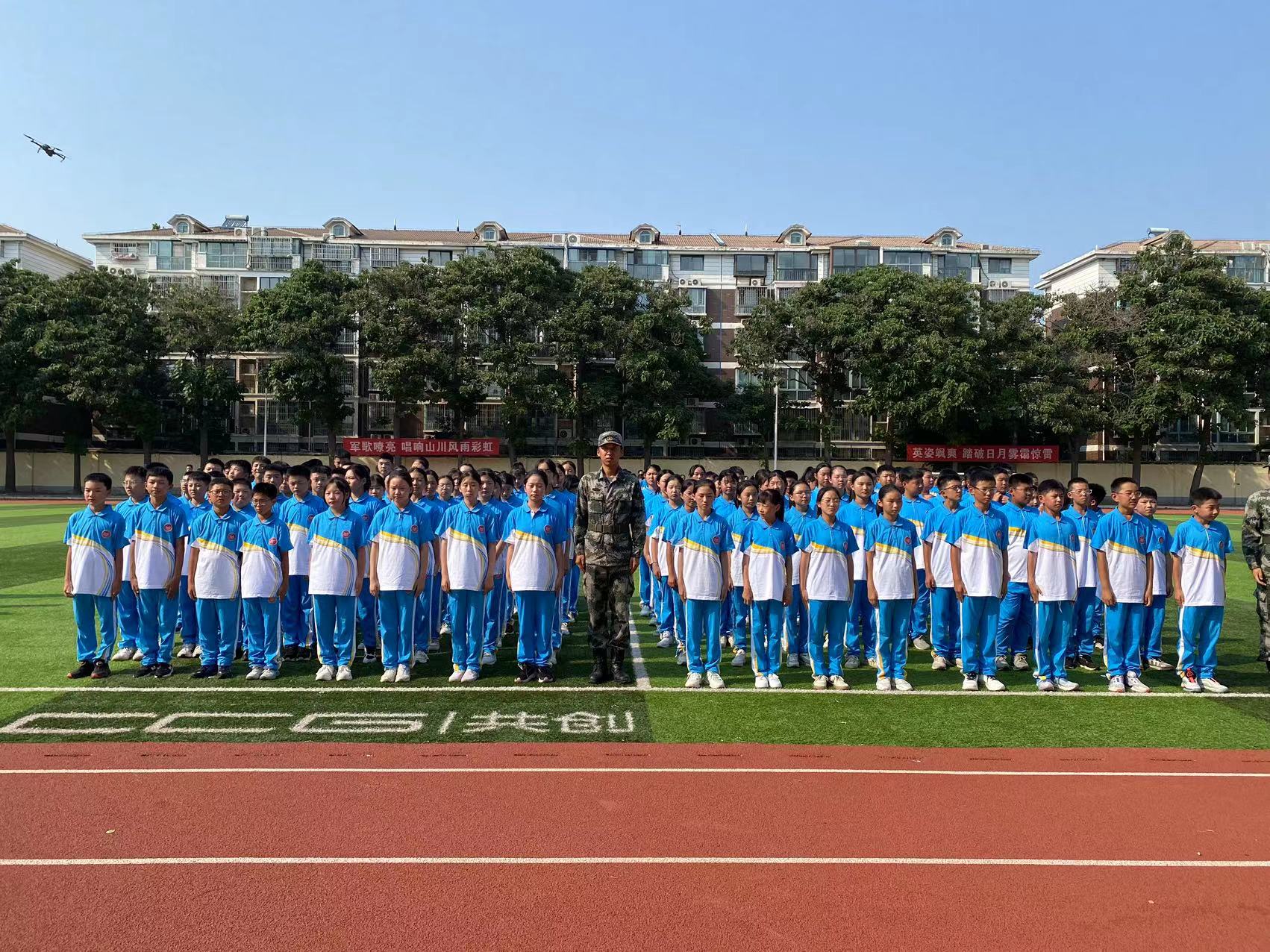 军训闭营展风采飒爽英姿向未来郑州四中迎宾中学举行2026届七年级军训
