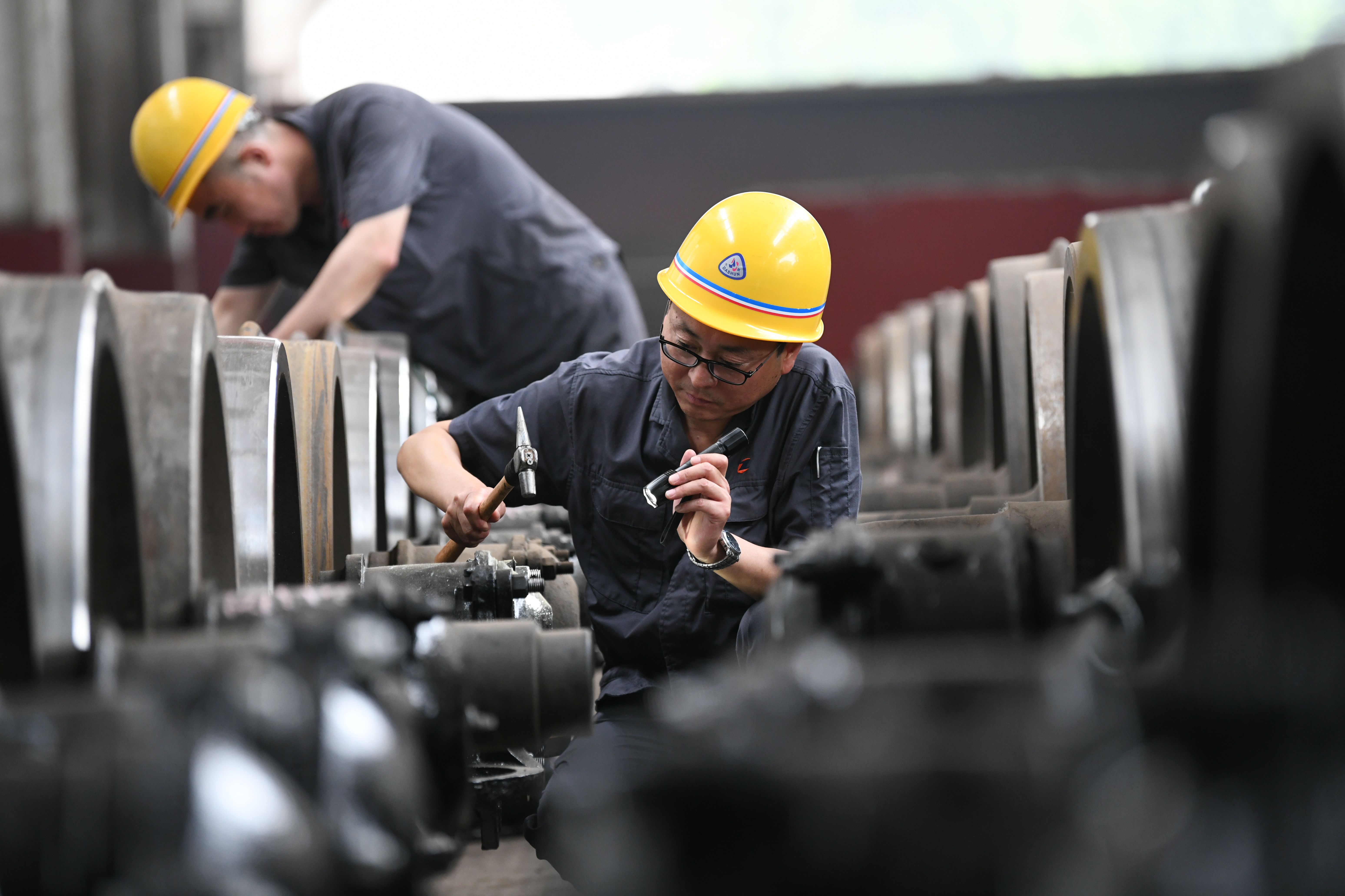 郑州车辆段精检细修严把列车安全关确保暑运大烤完美收官