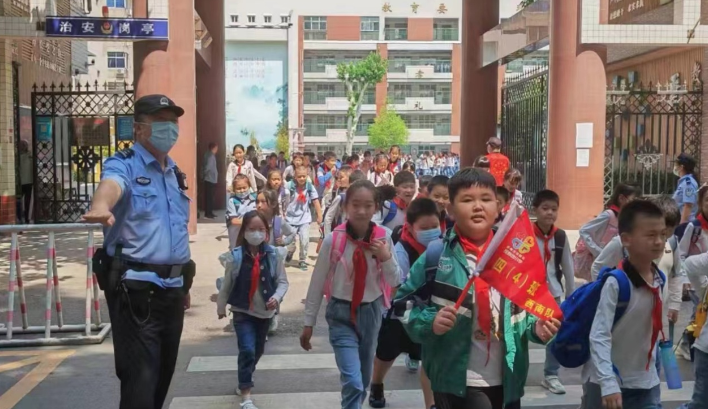 新学期，中原公安全力守护少年的你