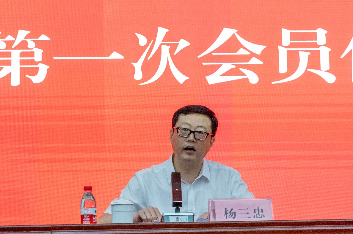 德奥分会副会长张志,北美分会副会长张瑞芳,留英分会秘书长王建瑞分别