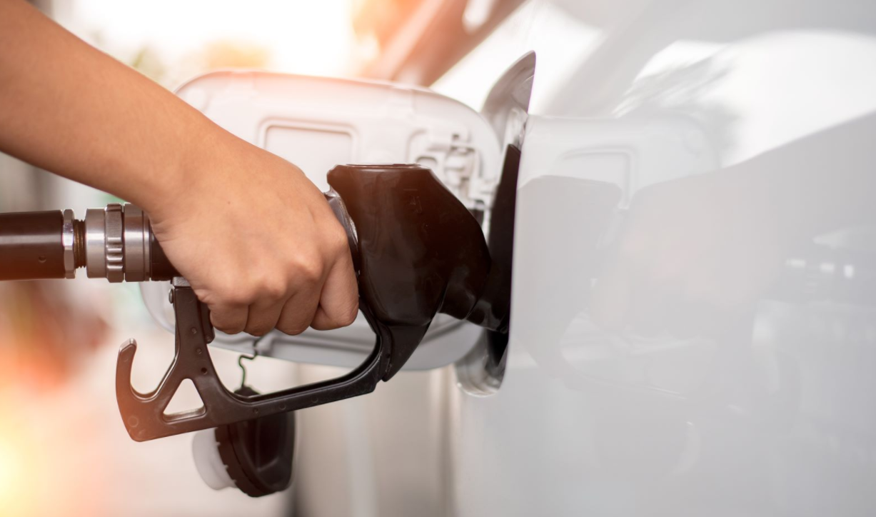 上半年国际油价跌超26%，“三桶油”业绩为何冰火两重天