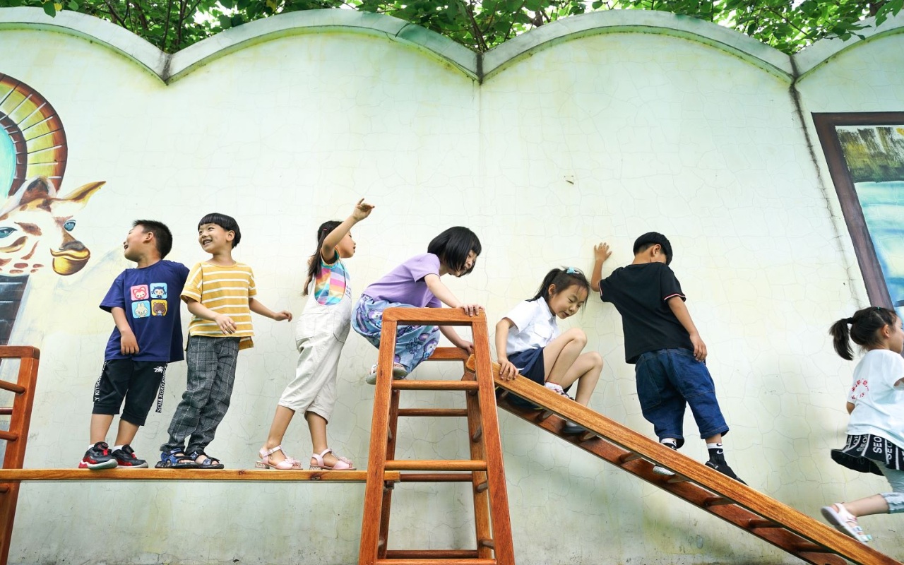 家长、幼师期待：把幼儿园时光还给孩子们