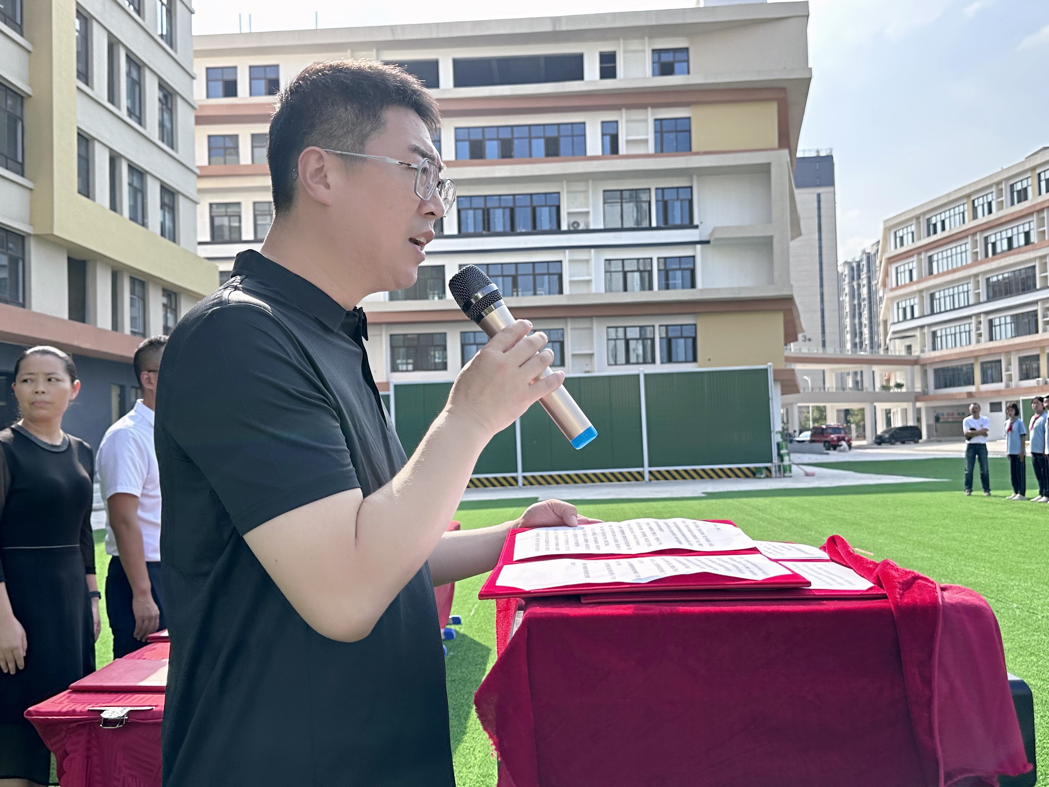依依惜别时郑州八中新校区2026届国防教育圆满结束
