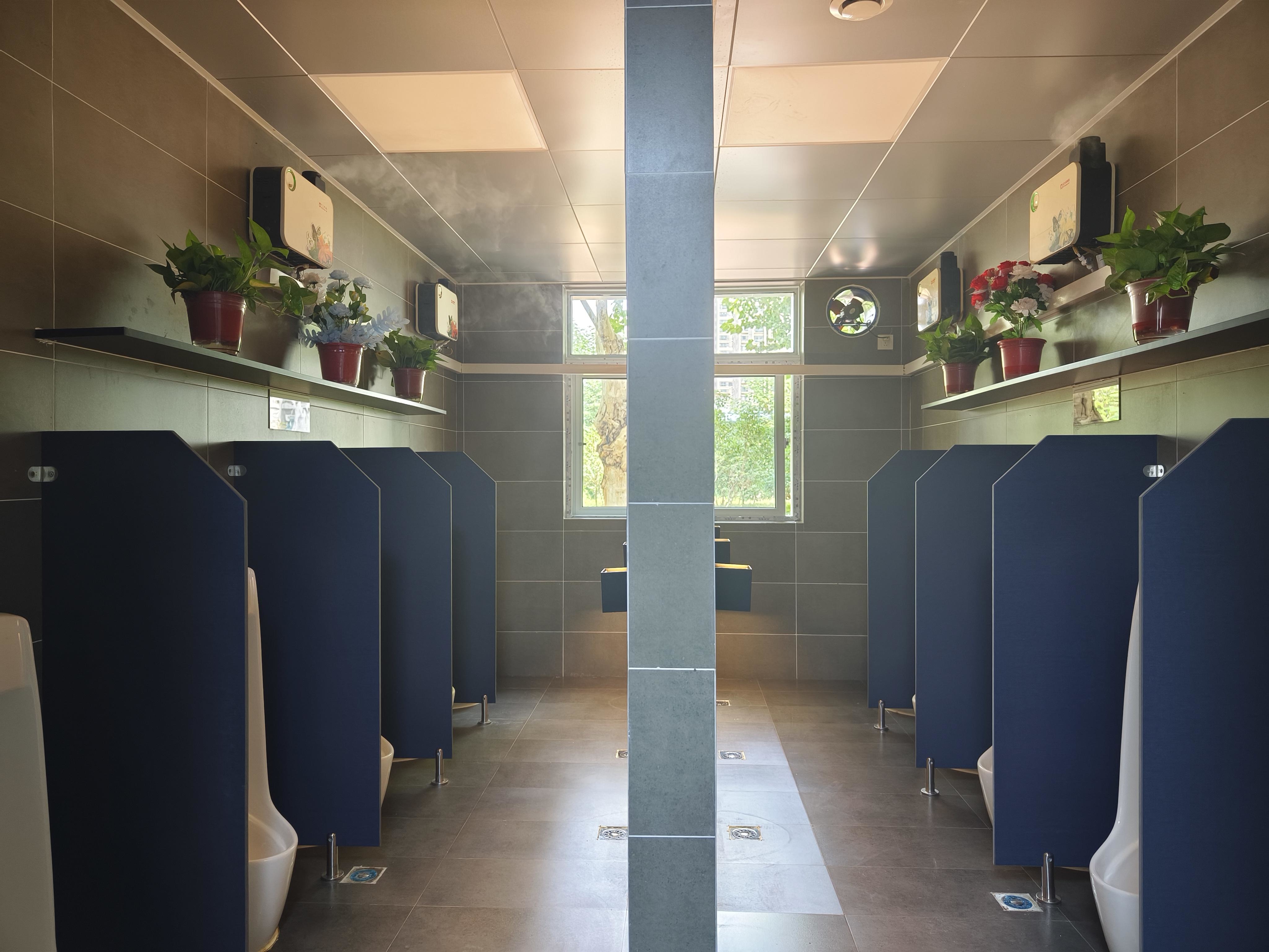 服务民生城市金管家为辖区公厕做净化