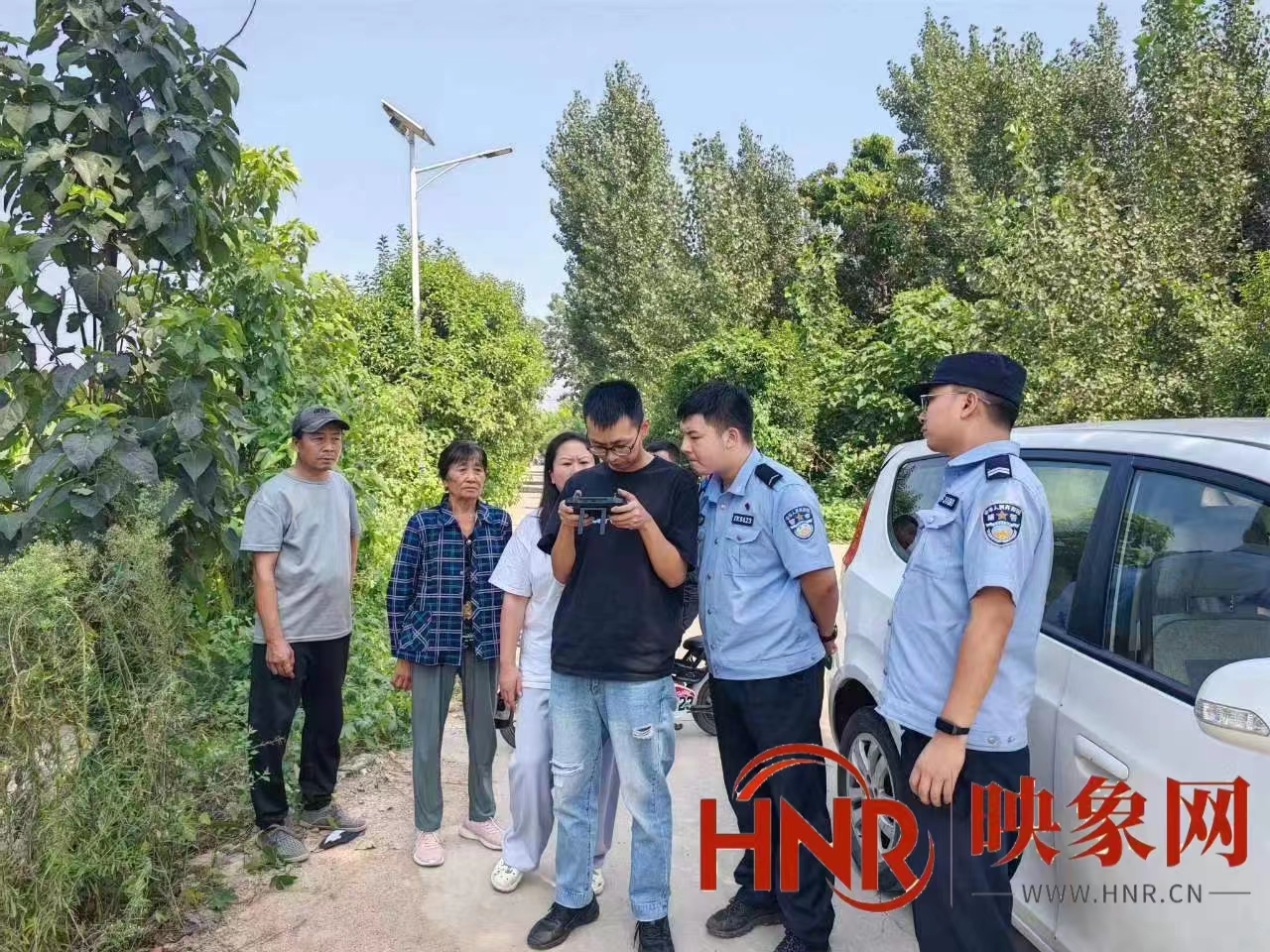 两天一夜，全力搜救寻回走失老人！群众称赞：人民的好公安