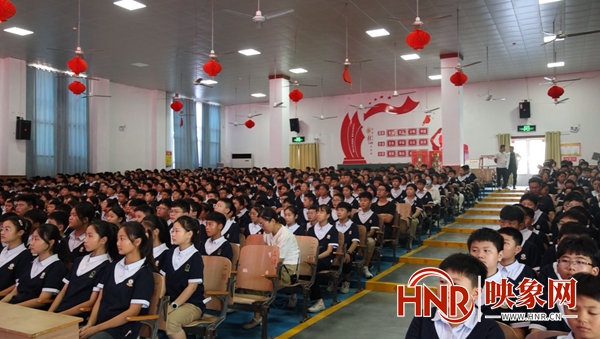 商丘市博雅学校：交警三大队平安中队走进校园 “千人上交通安全第一课”