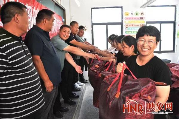 夏邑：情系教育献爱心 捐赠空调惠师生