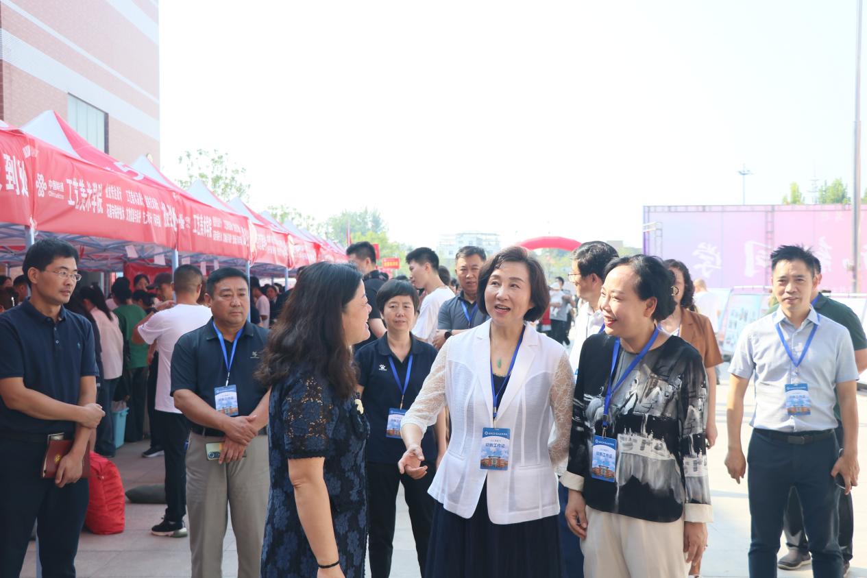 开封文化艺术职业学院喜迎2023级新同学