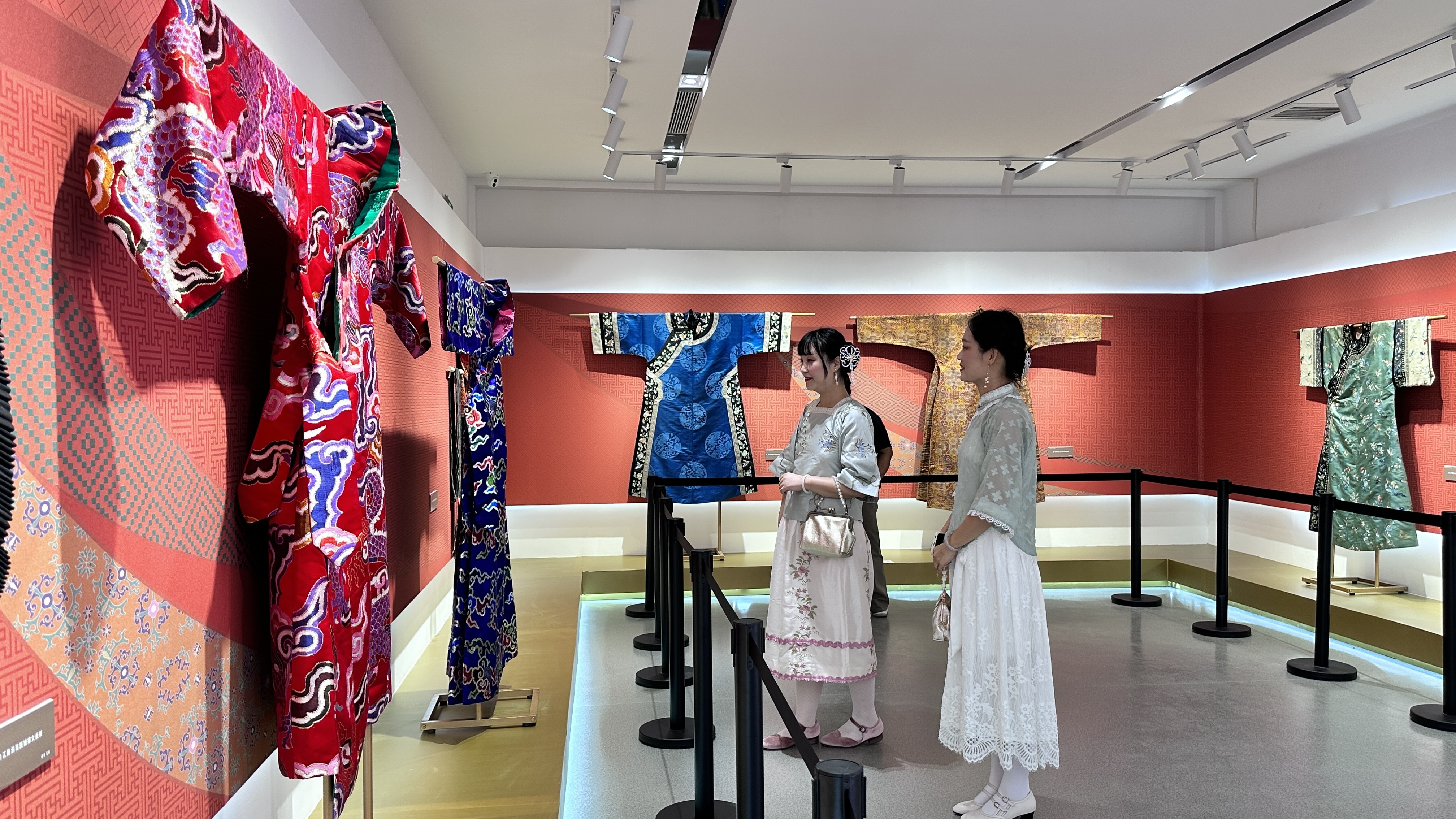 助力汉服产业蝶变升级洛阳汉服研究院洛阳时尚产业研究院揭牌成立