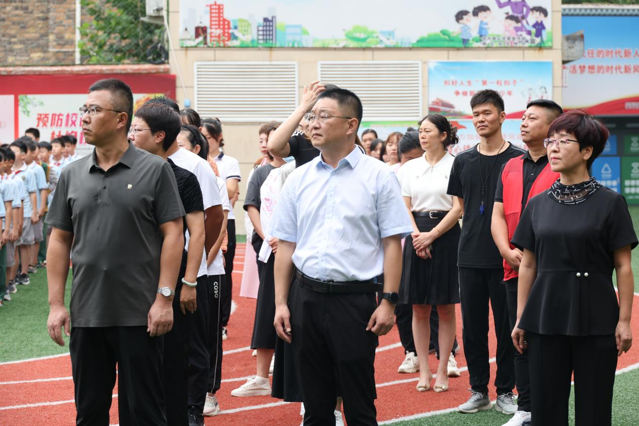 商丘市梁园区前进小学举行铭记九一八强国有我主题升旗仪式