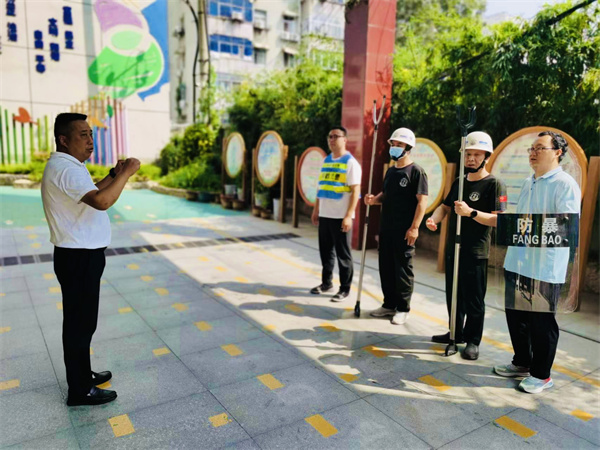 郑州市管城回族区东三马路小学开展反恐防暴应急演练