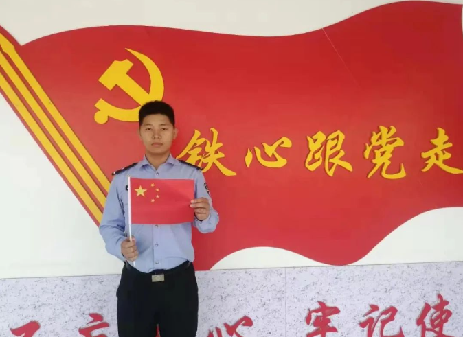 河南洛阳寻找最美之王明明一专多能的警营工匠