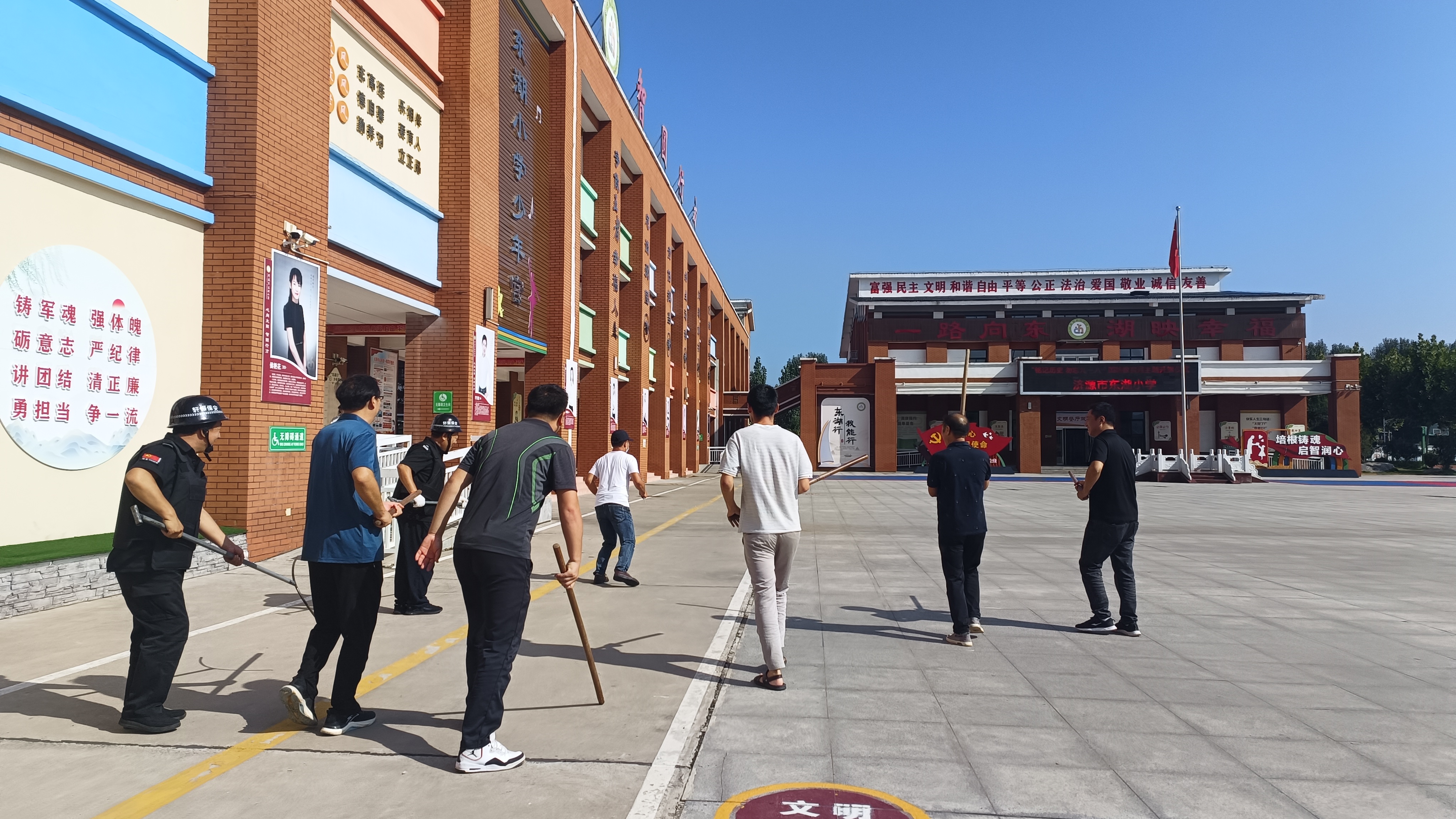 济源市东湖小学开展反恐防暴演练