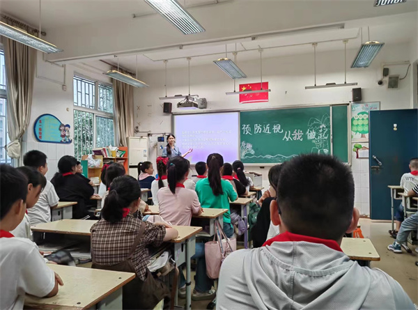 郑州市管城区南关小学开展近视防控宣传月主题活动