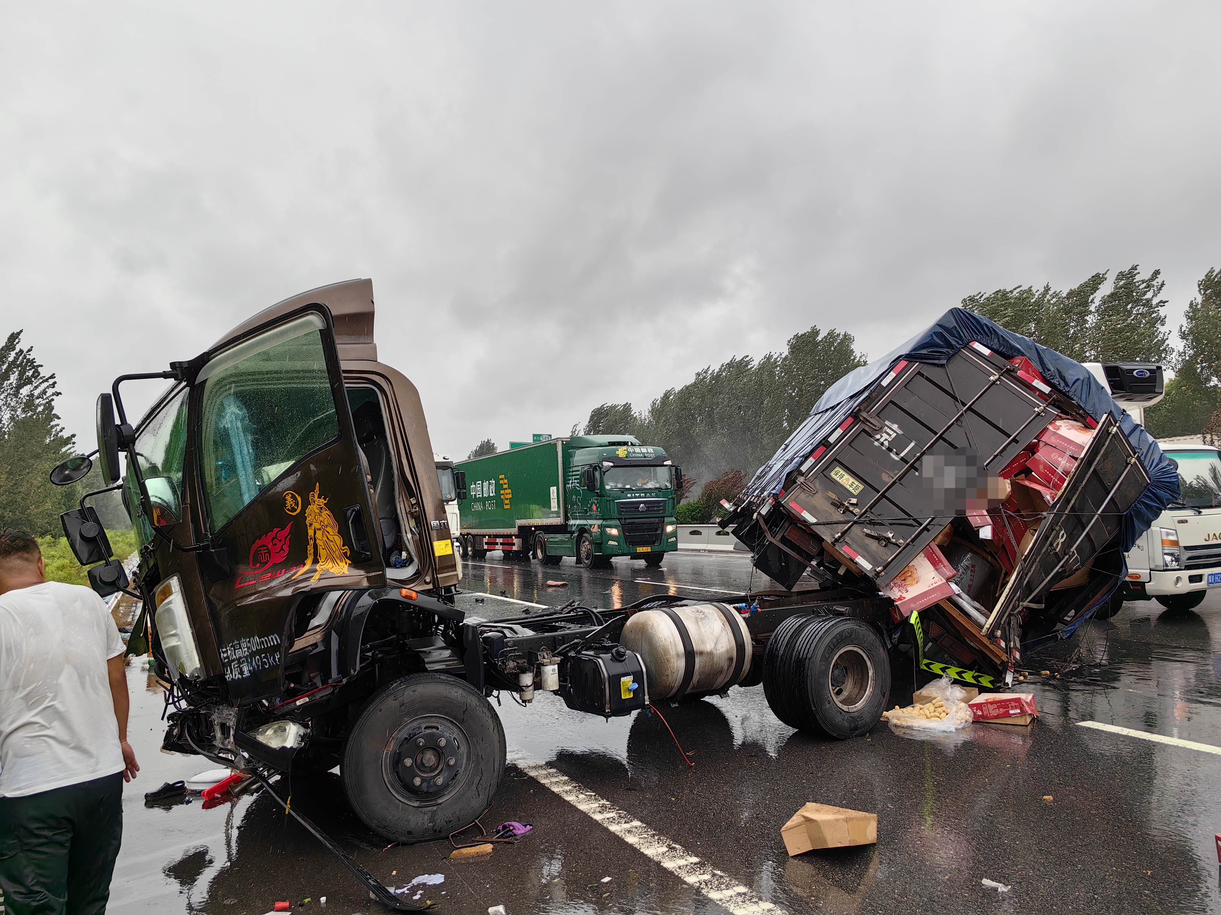 "事故发生三天后,司机侯师傅回想起事故发生瞬间仍然心有余悸.