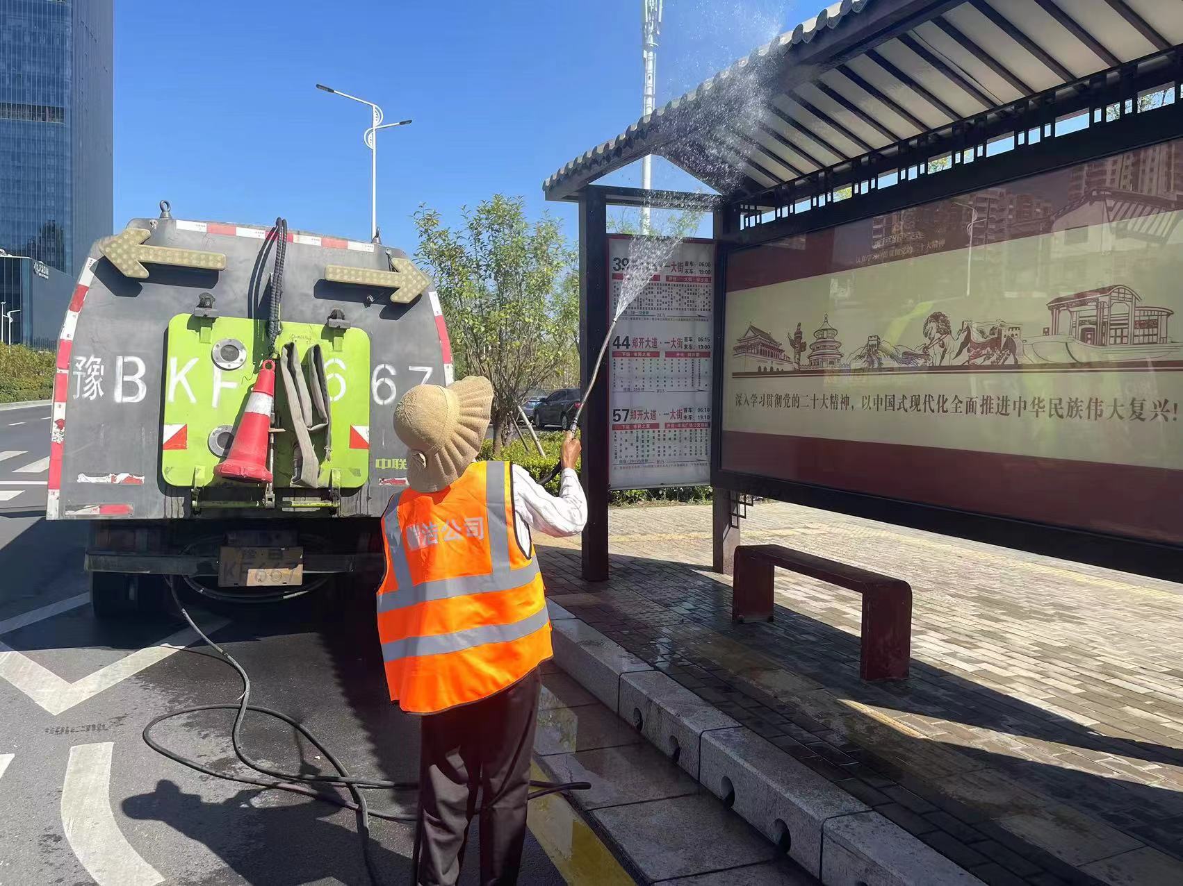 开封市示范区城管局环卫保洁再提升美化环境迎双节