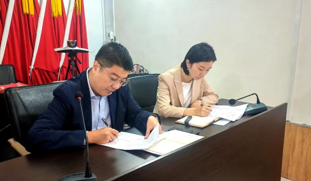 南阳市卧龙区石桥镇组织召开巩固脱贫攻坚成果同乡村振兴有效衔接靶向