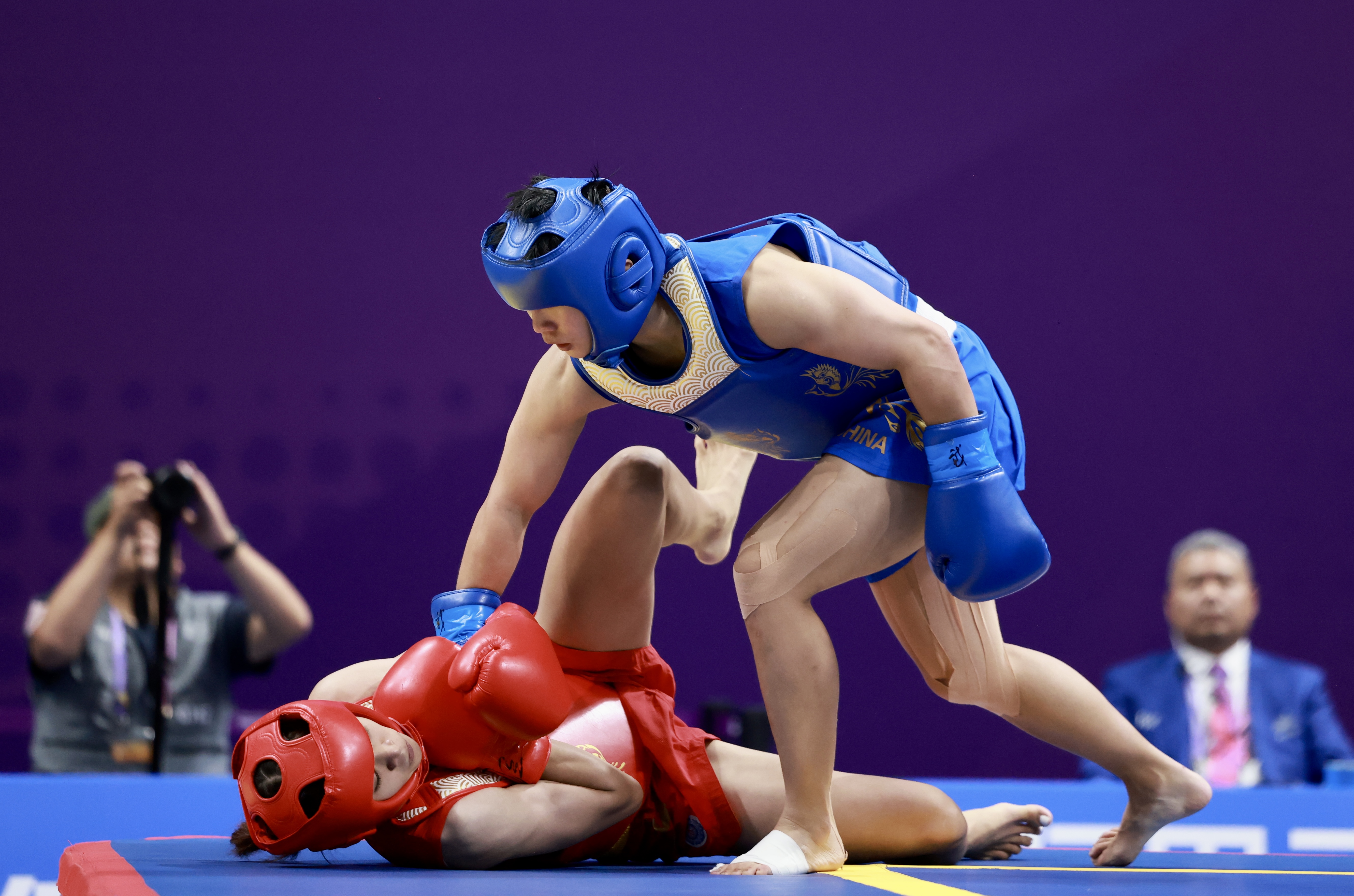 晋级亚运会散打比赛四强河南运动员李玥瑶取得开门红