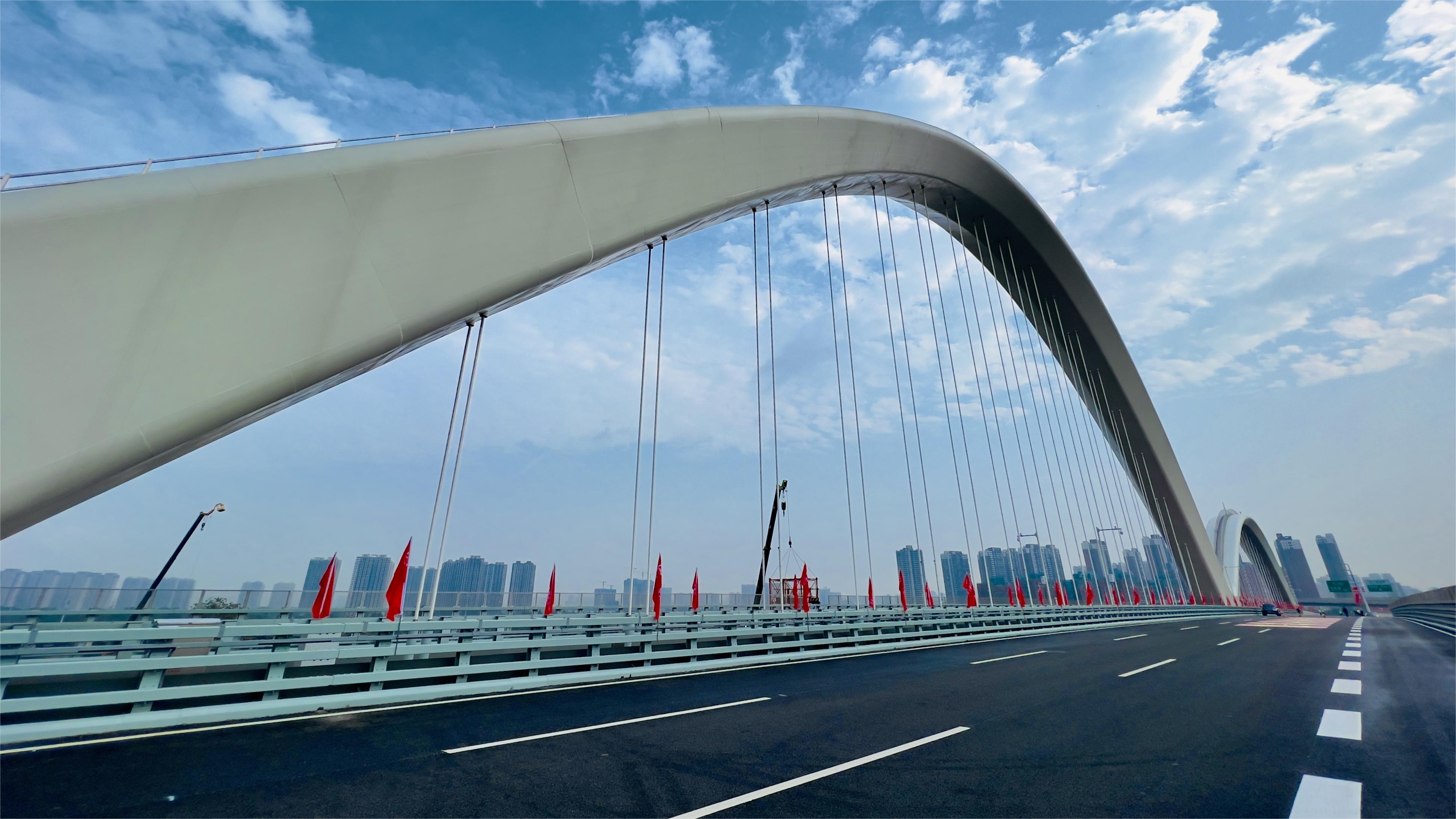 直播:直击现场!时隔4年郑州彩虹桥正式恢复通车-大象网