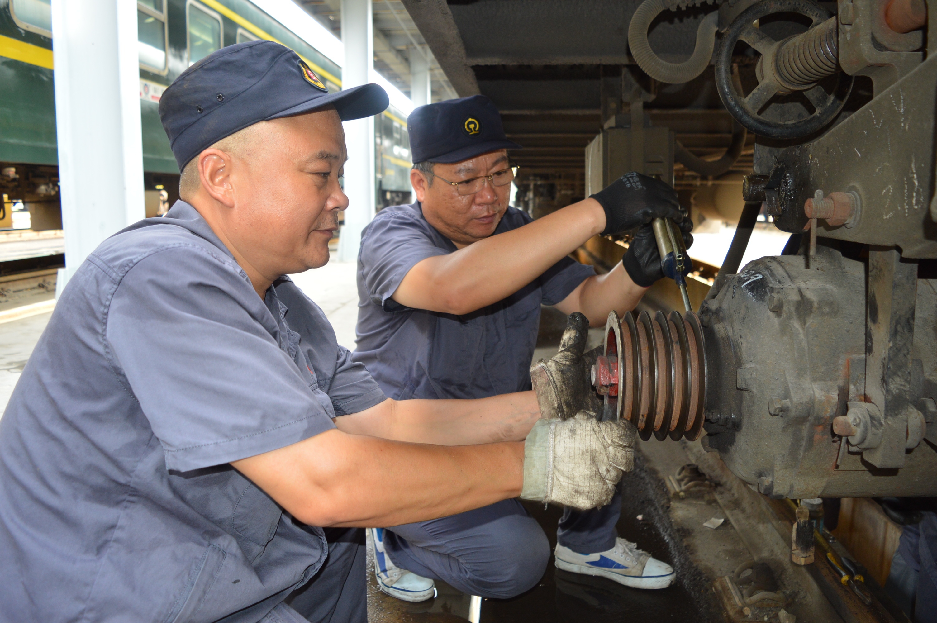 铁路迎来客流高峰郑州车辆段多措并举确保列车运行安全